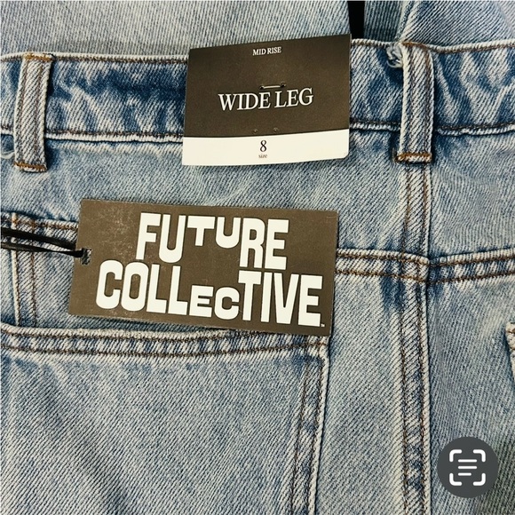👖✨ FUTURE COLLECTIVE *NEW* Relaxed High-Rise Wide-Leg Jeans | Light Wash, Sz 8 - Picture 3 of 4